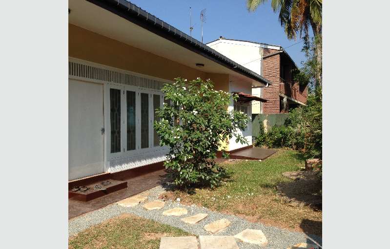 Hitad.lk - Ratmalana- 5 Bedroom , Large Stand Alone House 600 Down Sri ...