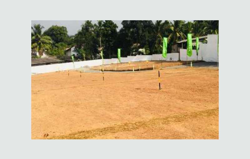 Land close to Padukka Igiriya bus route