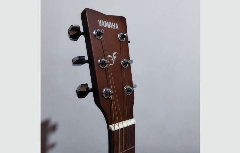 Yamaha F310 Guitar For Sale - Eq + Built-in Tuner