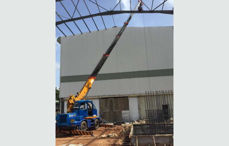 8Ton mobile crane for immediate sale. 