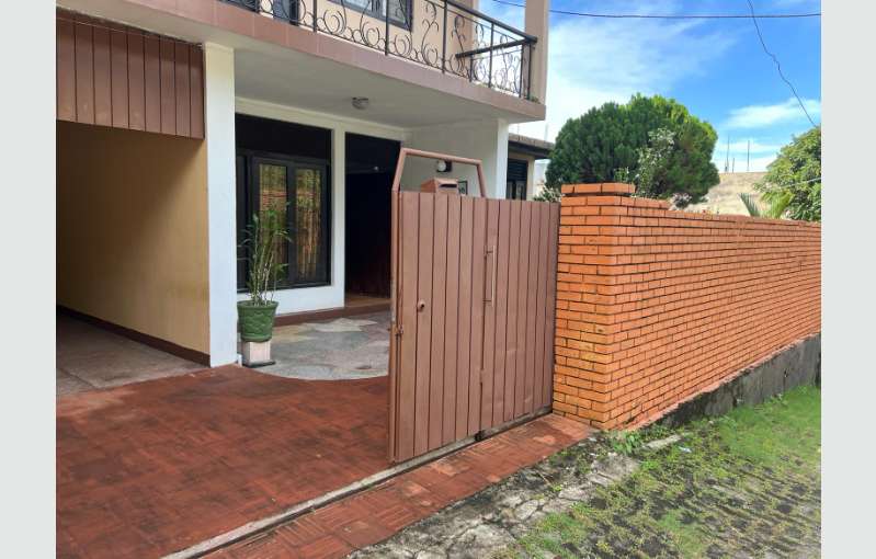 10.2p House On Pagoda Road For Sale