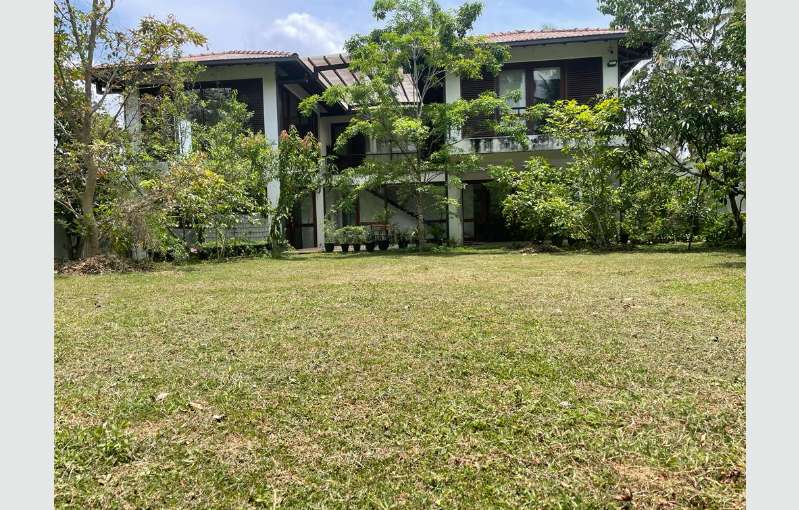Super Luxurious Modern House for Sale with 32.5P Land in Athurigiriya