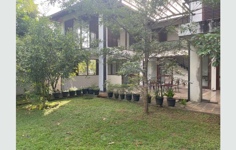 Super Luxurious Modern House for Sale with 32.5P Land in Athurigiriya