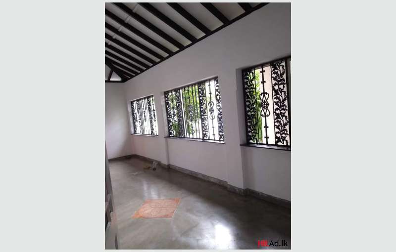 Pleasant Colonial House For Rent In Colombo 5