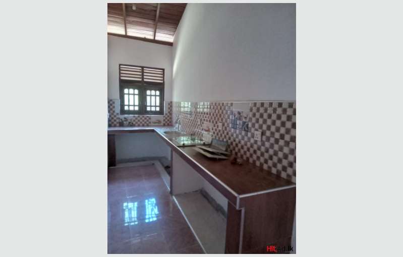 Upstairs House For Rent Makola - Property Houses | HitAd.lk