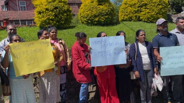 Demanding implementation of education reforms