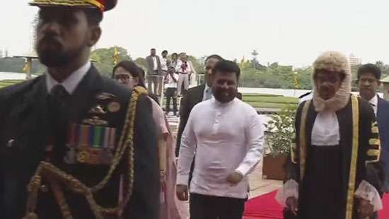 President arrives at Parliament