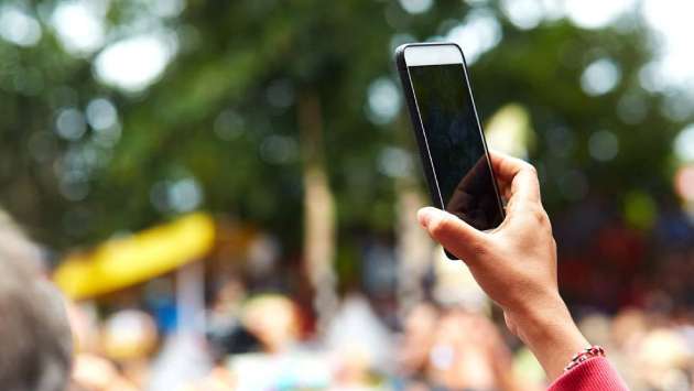 Police warn public against filming crime scenes for social media