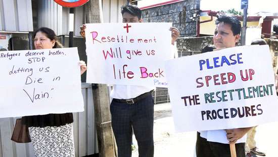 Refugees urge speeding up of resettlement procedure...