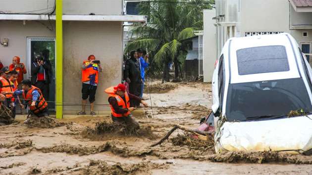 Death toll from Indonesia flooding rises to 442