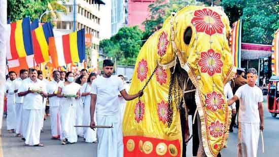 NAVAM PERAHERA: MAJESTIC PROCESSION CONDUCTED TO COMMEMORATE The dhamma cakka pavattana sutta