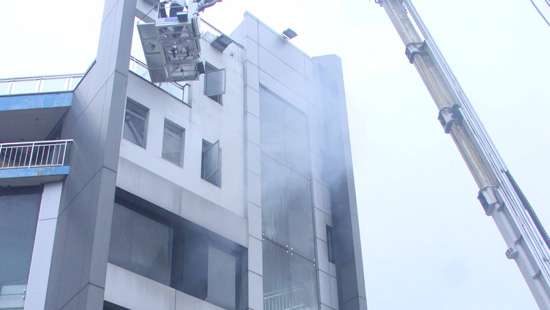 Fire breaks out at building in Maradana