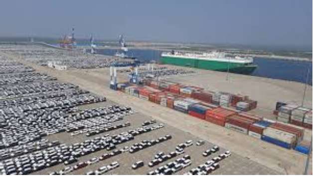 Over 2,000 vehicles stuck at ports amid import dispute