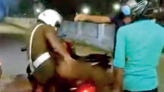 Traffic cop involved in assault of two youth at Eravur interdicted