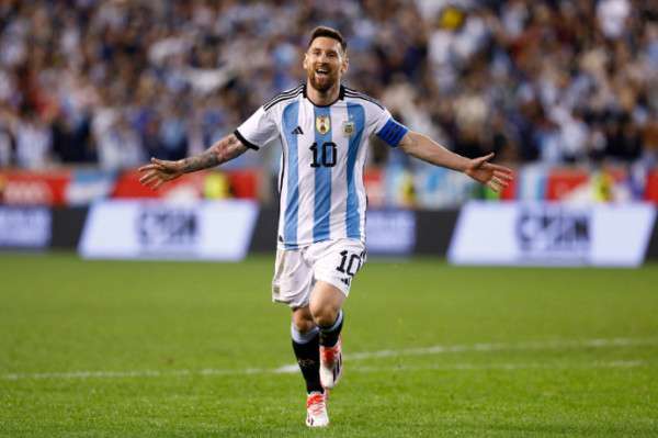 Messi heads to World Cup ready for last chance to match Maradona