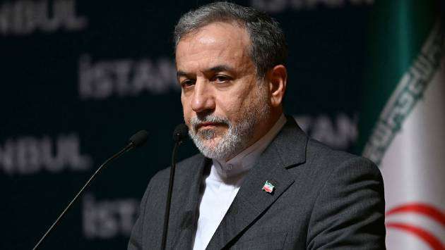 Iran’s foreign minister arrives in Pakistan, Trump expects offer satisfying US demands