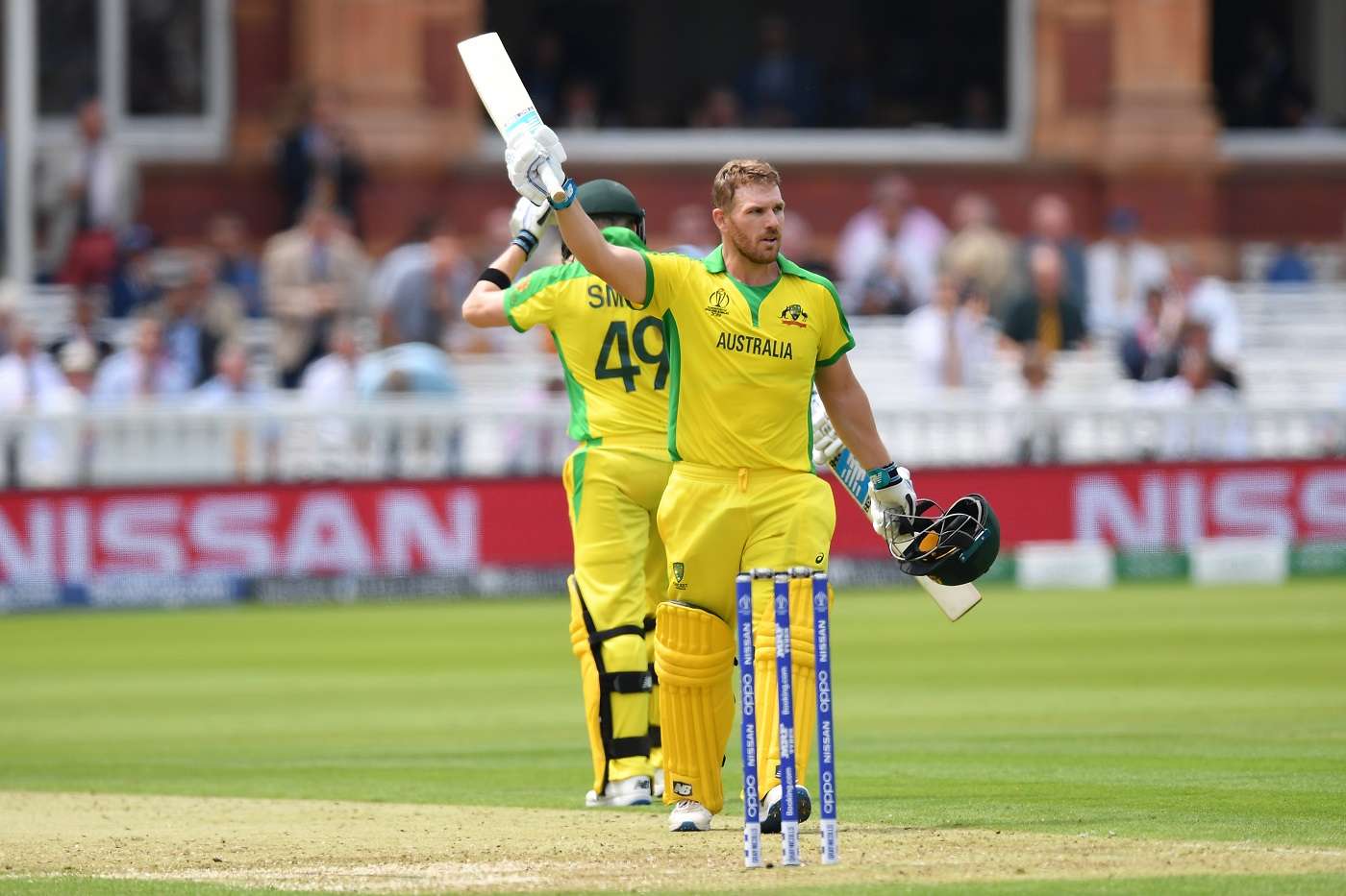 Clinical Australia outclass England to reach semis