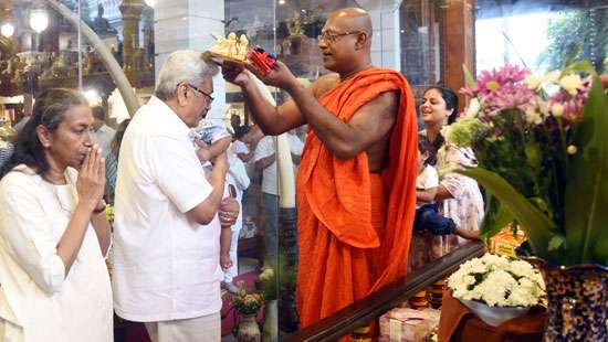 Former President visits Gangaramaya