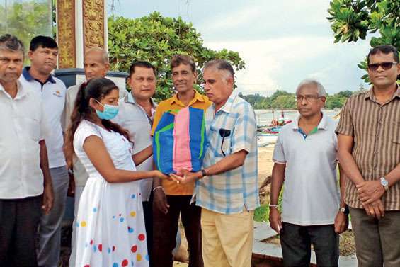 Weligama Traders and Scholars distribute dry ration packs