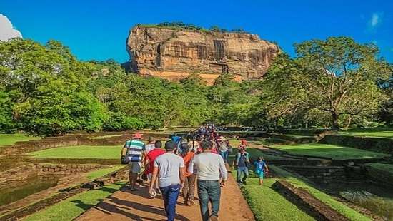 Almost one in three new tourists in SL from India