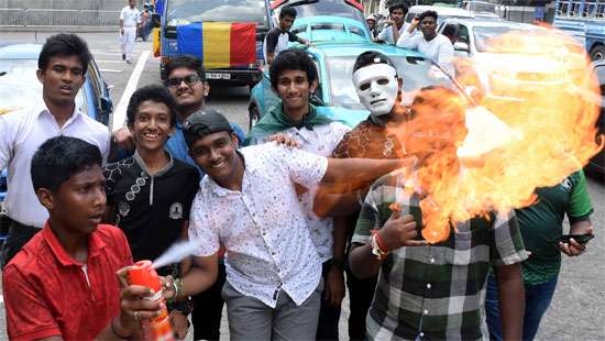 Isipathana-Thurstan cycle parade