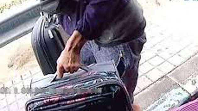 Accountant arrested for stealing handbag at BIA