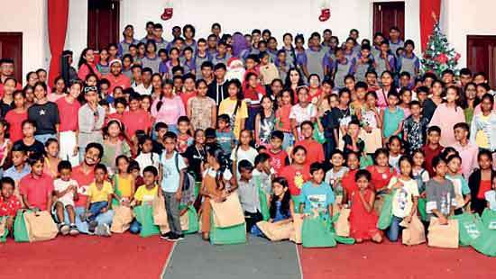 HSBC Sri Lanka, A-PAD host children in need for Christmas carnival