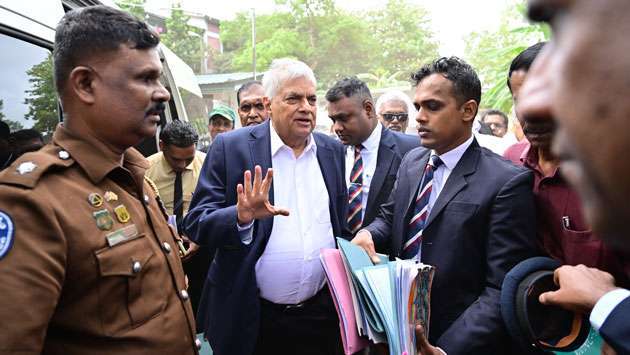 ’Don’t worry, I’ll control the situation’: Ranil tells crowd gathered at court