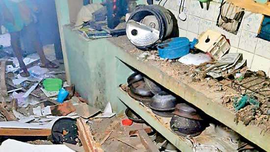 Domestic gas cylinder explodes at house in Hokandara