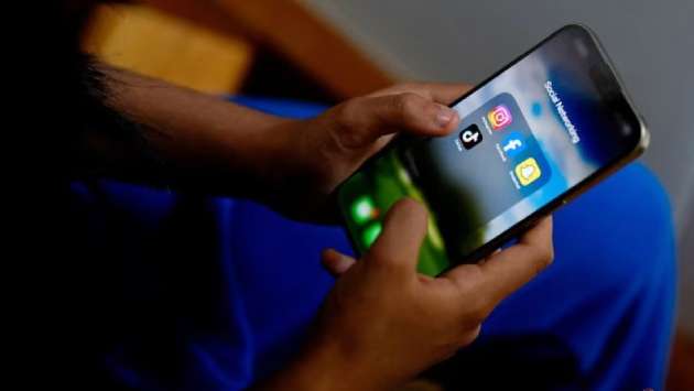 New Zealand PM proposes banning under-16s from social media