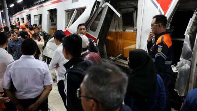 Train collision kills 14, injures dozens near Jakarta