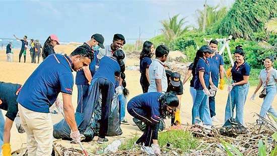 Cargills Bank cleans up Dehiwala Beach