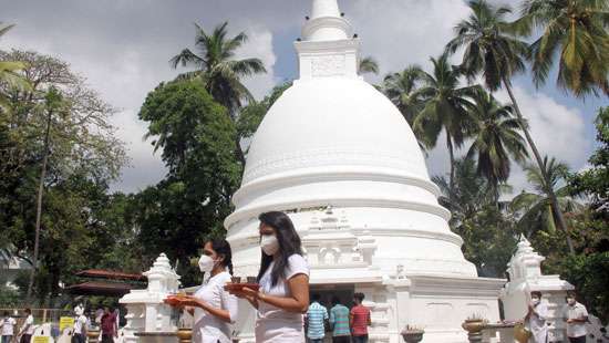 Devotees at Bellanwila