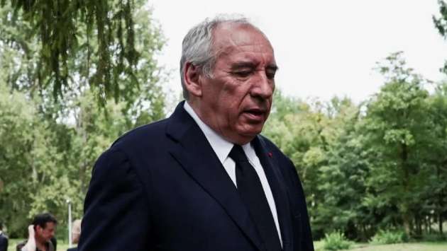 France heads for political crisis as PM risks all on confidence vote