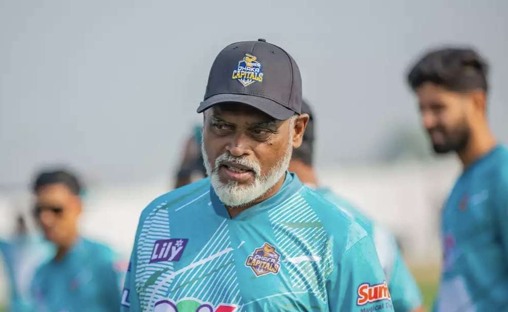 Dhaka Capitals coach dies after collapsing ahead of BPL game