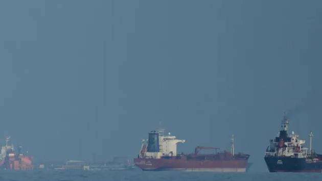 Oil rises above $106 per barrel as US, Iran deadlocked in Strait of Hormuz