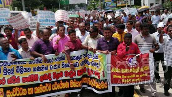 Heavy traffic in Battaramulla