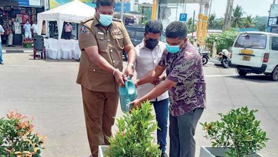 Police  beautify Gothatuwa  Town