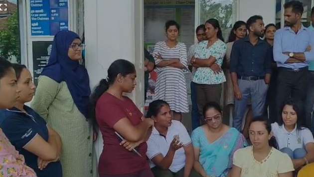 Weligama Municipal Council officials protest over alleged threats by Deputy Chairman