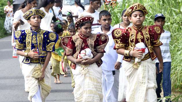 Poson perahera...