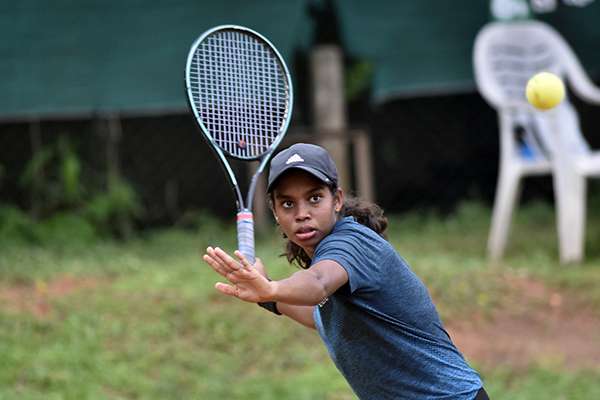 Dinara, Dinethya begin campaign on winning note