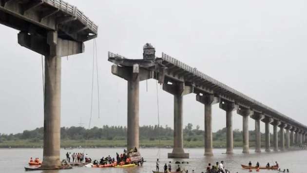 Gujarat bridge collapse kills 10 in India