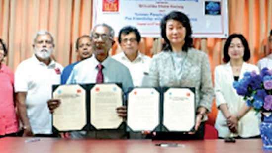 Sri Lanka China Society signs MOU with Yunnan Province in China.