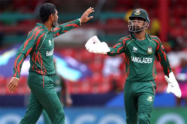 https://www.dailymirror.lk/breaking-news/Shakib-stars-as-Bangladesh-edge-closer-to-T20-World-Cup-second-round/108-284815