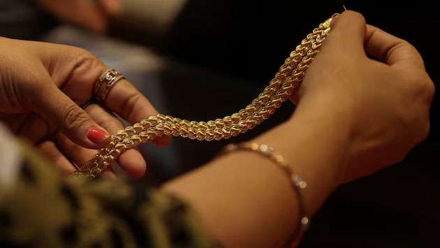 Gold rises as oil weakens after US extends ceasefire with Iran