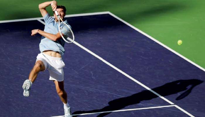 Medvedev snaps Alcaraz win streak, sets Indian Wells final with Sinner
