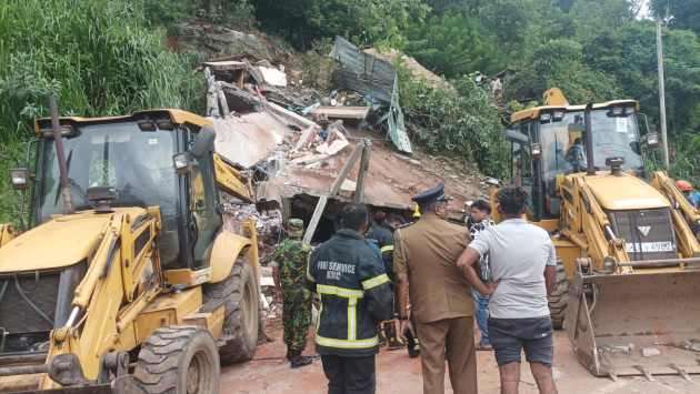 Colombo–Kandy road closed