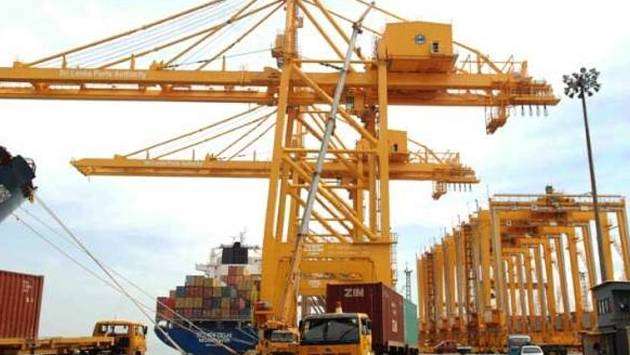 Oil leak reported at Colombo Port during crude oil transfer