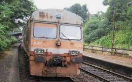 Office train stopped without water at Peralanda station