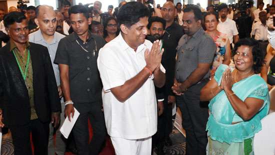 Sajith meets journalists